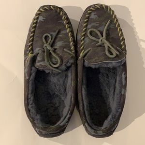 LLBEAN Women’s hand woven slippers, excellent condition!